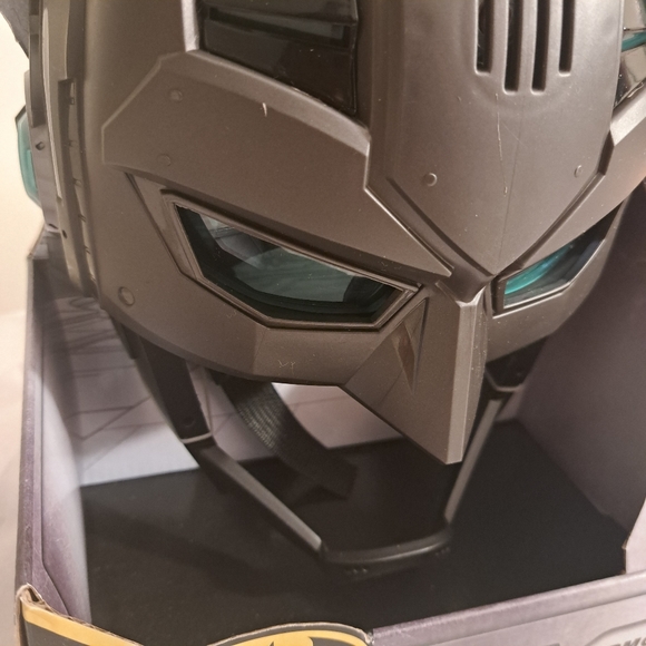 Armor-Up Batman Special Effects Mask - Picture 6 of 7